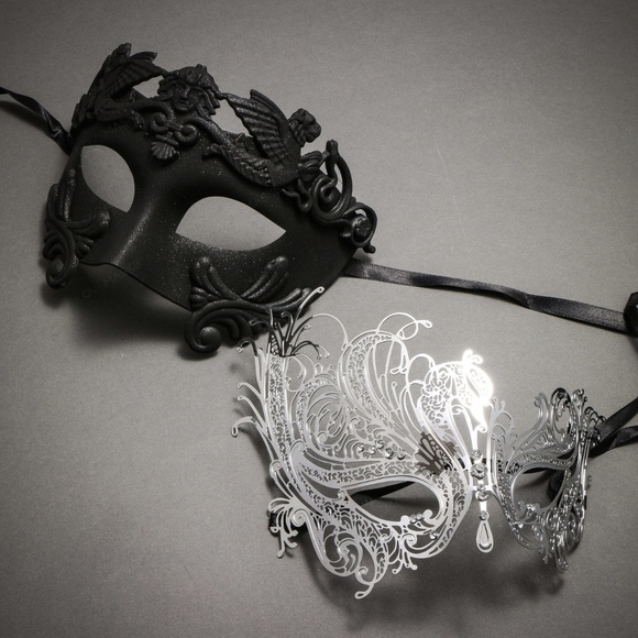 Couple's Masquerade Black Venetian Rome Masks - Picture 1 of 1